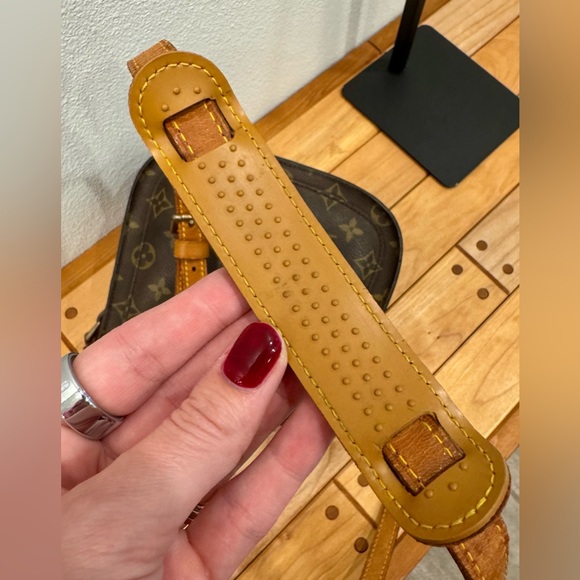 Louis Vuitton Vintage St Cloud PM in Monogram Crossbody Bag - Picture 6 of 16